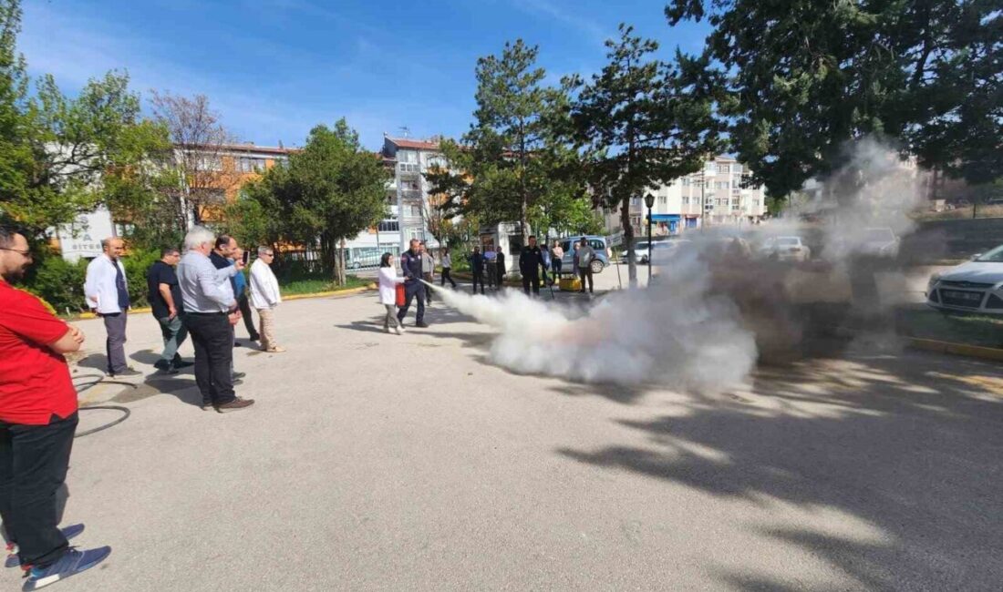 Eskişehir İl Sağlık Müdürlüğü’ne bağlı birimlerin katılımıyla yangın eğitimi ve
