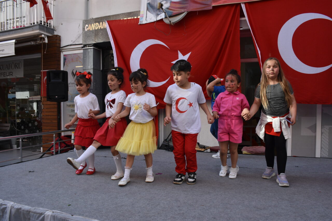 MUĞLA (AA) – Muğla'nın Marmaris ilçesinde terzi Salih Yazgan'ın girişimleriyle