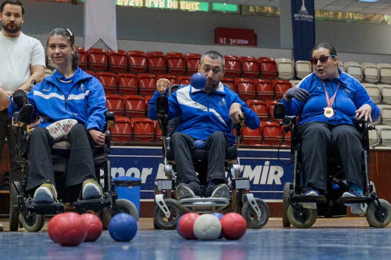 İZMİR (AA) – İzmirli serebral palsili sporcu Sinem Gökten (32),