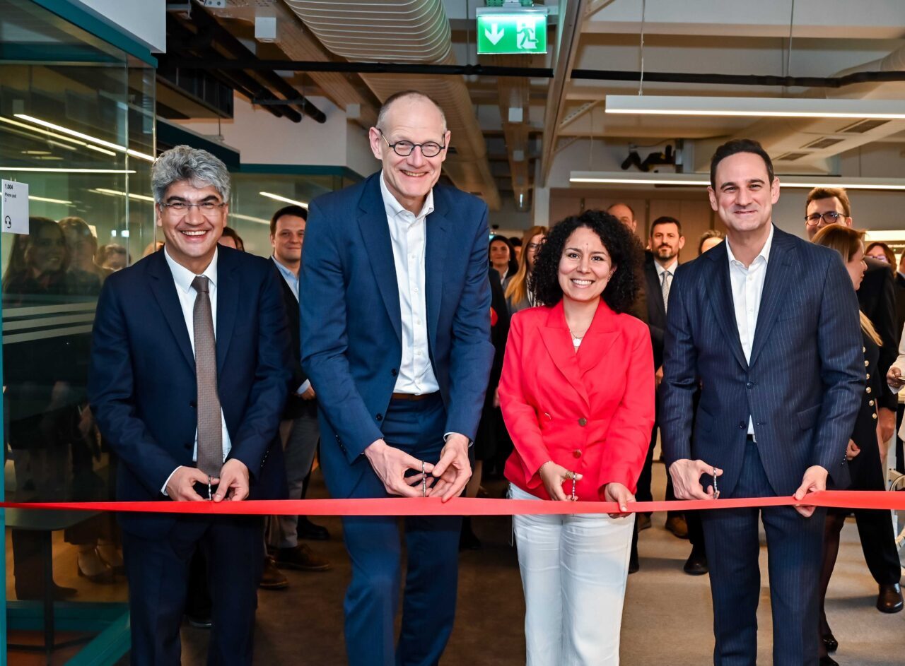 - Siemens Healthineers CEO'su Bernd Montag:
- "Açık inovasyon yaklaşımımız sayesinde,