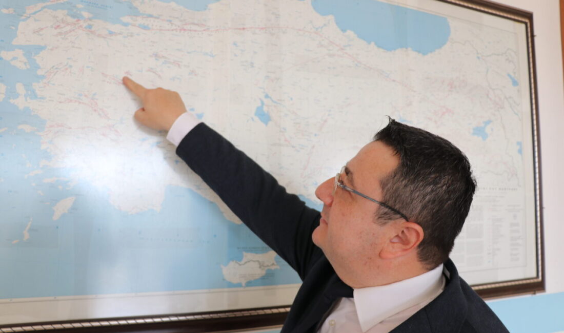 - Kütahya Dumlupınar Üniversitesi Öğretim Üyesi Prof. Dr. Cafer Özkul:
-