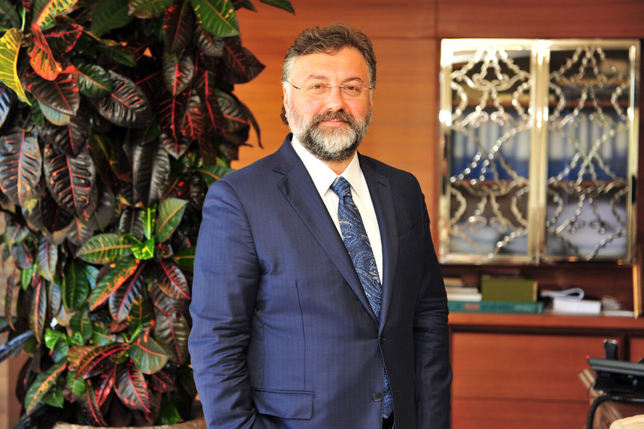 - Sur Yapı Yönetim Kurulu Başkanı Altan Elmas:
- "Topkapı Suites,