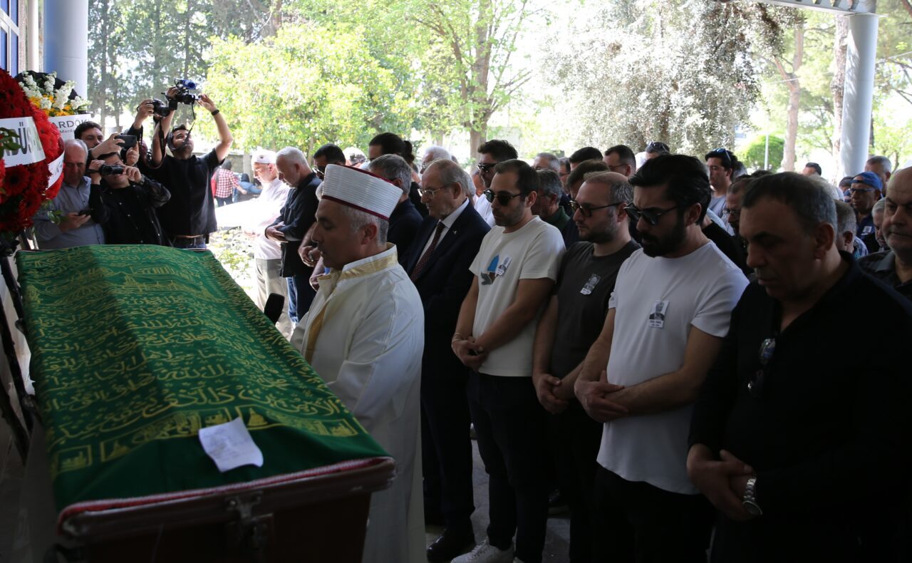 DENİZLİ (AA) – Teknik direktör Ersun Yanal'ın dün vefat eden