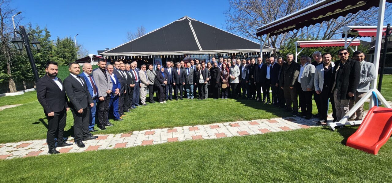 - Başkan Kahveci:
- "Birinci dereceye gelen memur arkadaşlara da 3600