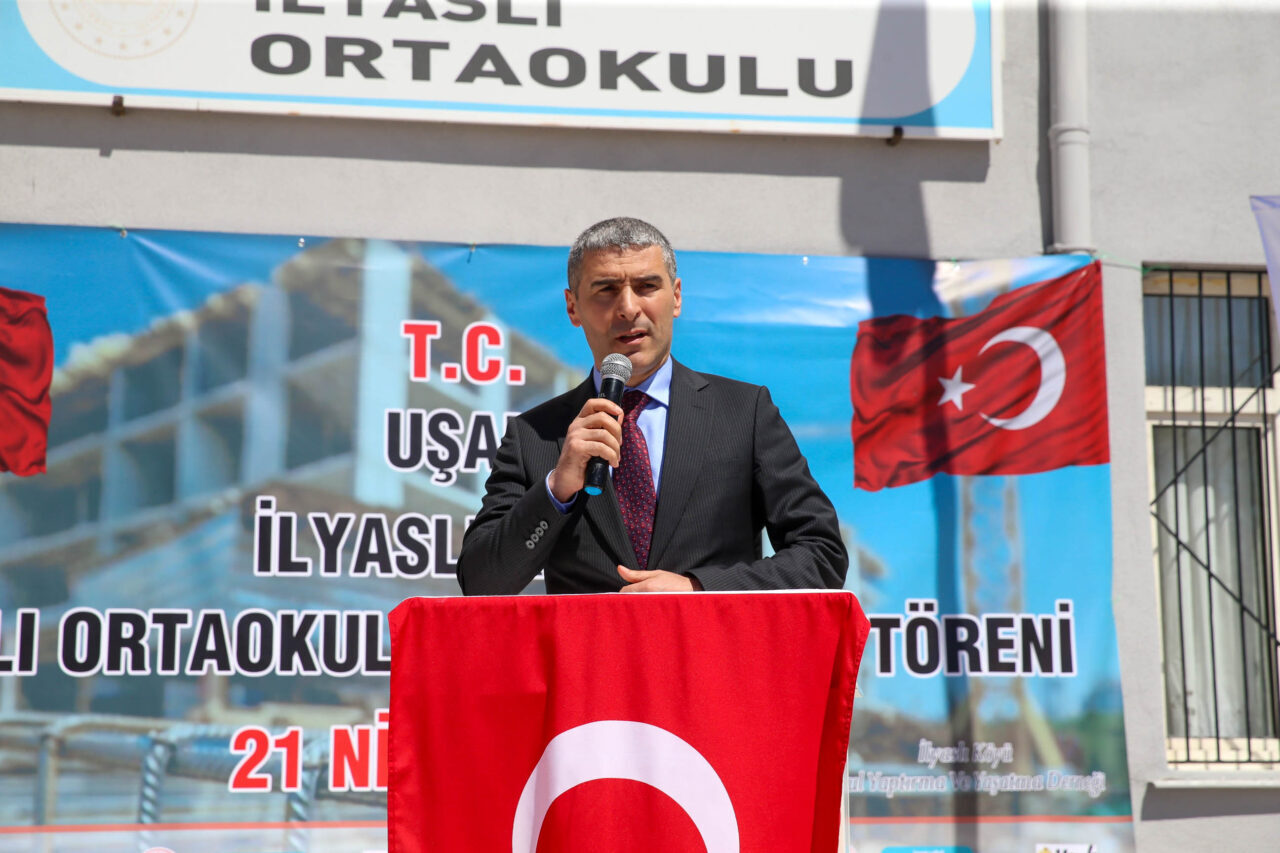 UŞAK (AA) – Uşak'ta hayırseverler tarafından yaptırılan 8 derslikli ortaokulun