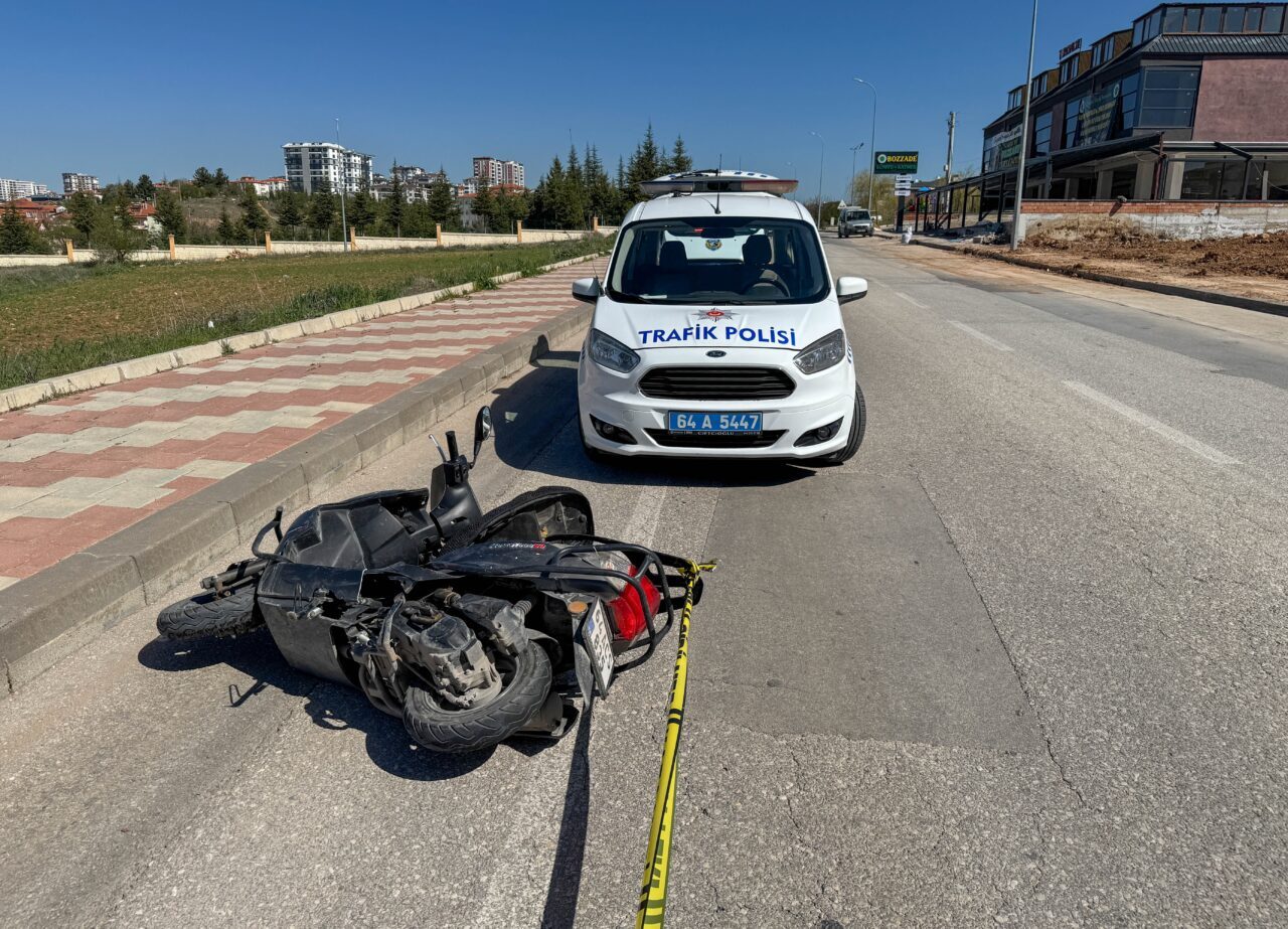 UŞAK (AA) – Uşak'ta hafif ticari araçla çarpışan motosikletin sürücüsü