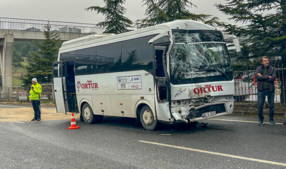UŞAK (AA) – Uşak'ta iki işçi servisinin çarpıştığı kazada 20