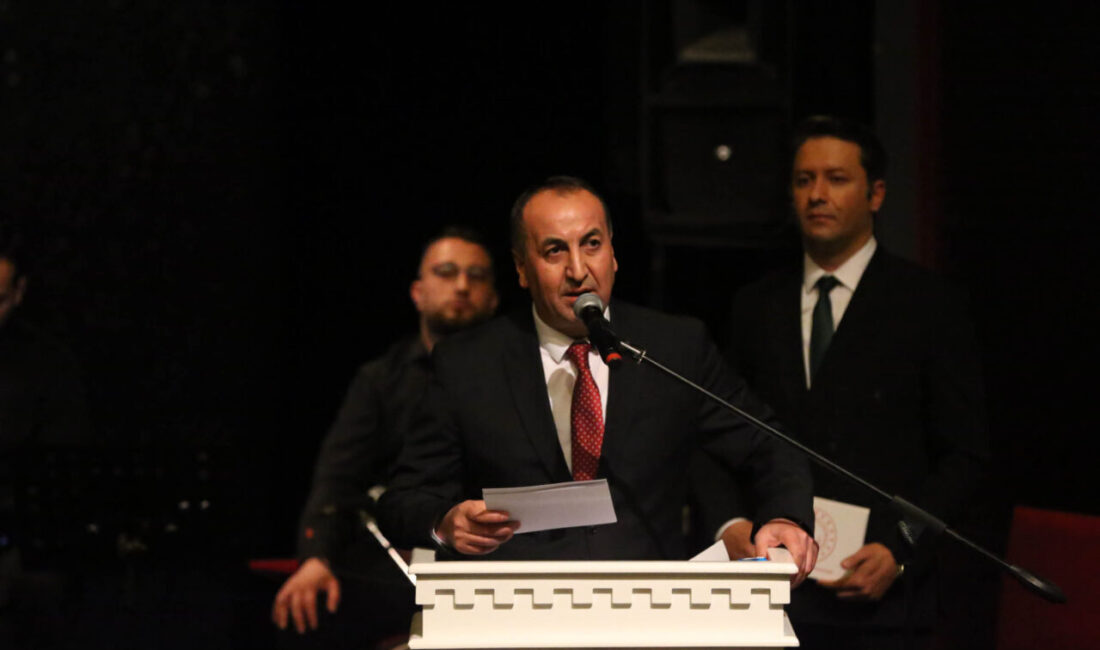 UŞAK (AA) – Uşak'ta düzenlenen Liselerarası Türk Halk Müziği Yarışması'nda