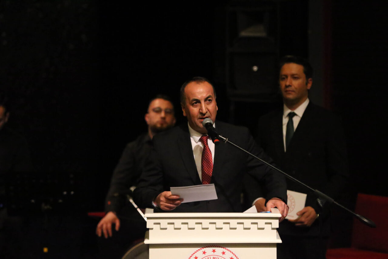 UŞAK (AA) – Uşak'ta düzenlenen Liselerarası Türk Halk Müziği Yarışması'nda