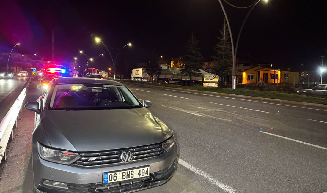 UŞAK (AA) – Uşak'ta yolun karşısına geçmek isterken otomobilin çarptığı