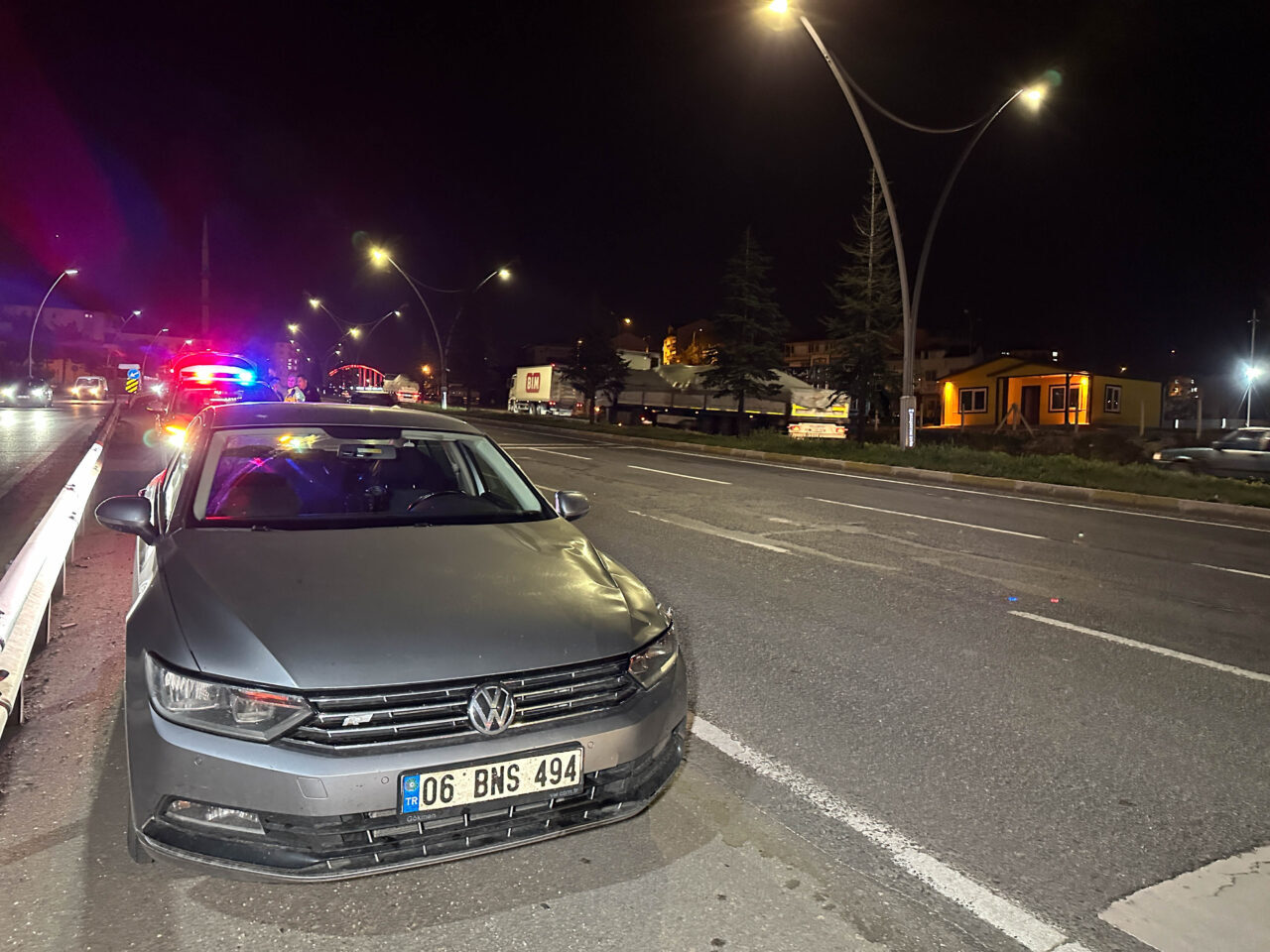UŞAK (AA) – Uşak'ta yolun karşısına geçmek isterken otomobilin çarptığı