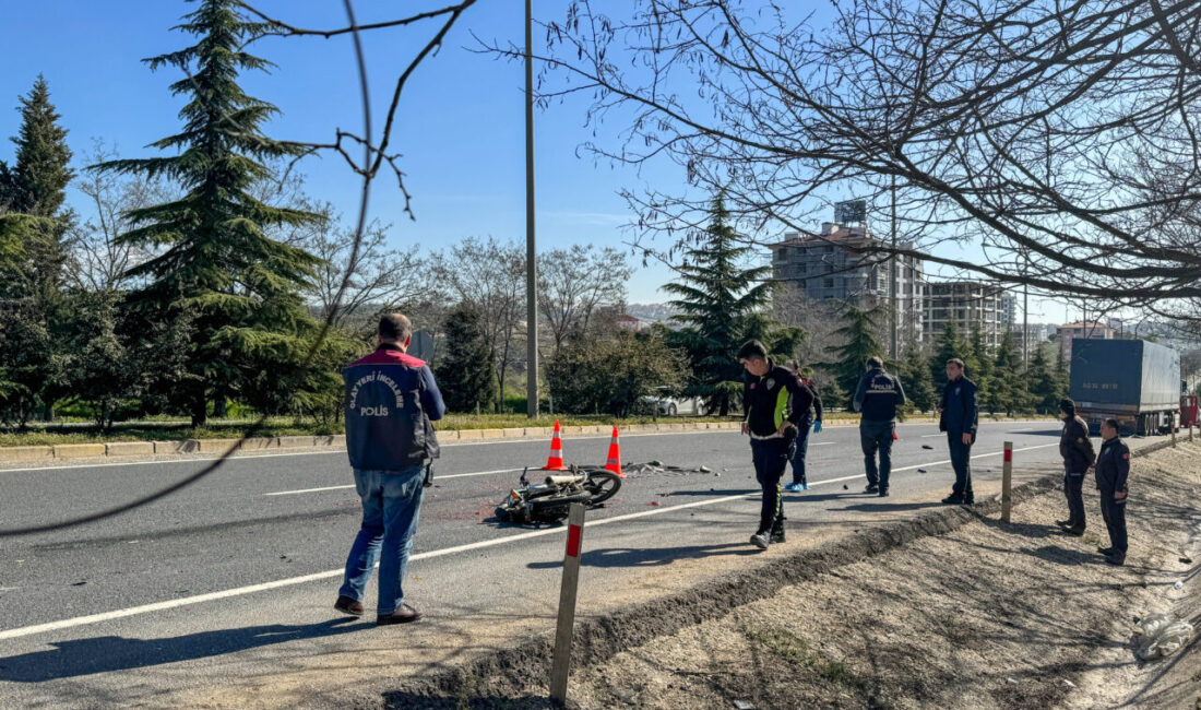 UŞAK (AA) – Uşak'ta tırla çarpışan motosikletin sürücüsü hayatını kaybetti.