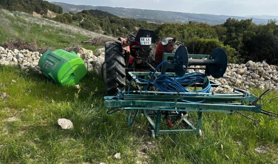 UŞAK (AA) – Uşak'ta traktörüyle tarlasında çalışırken ilaçlama makinesini kontrol