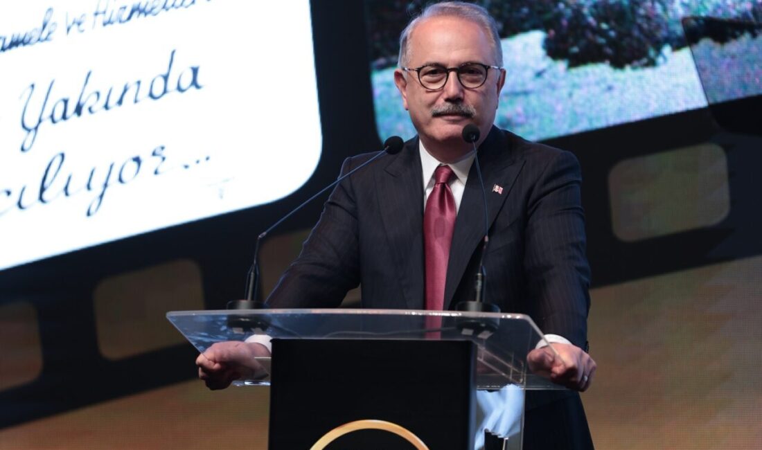 - VakıfBank Genel Müdürü Abdi Serdar Üstünsalih:
- "Attığımız her adımda