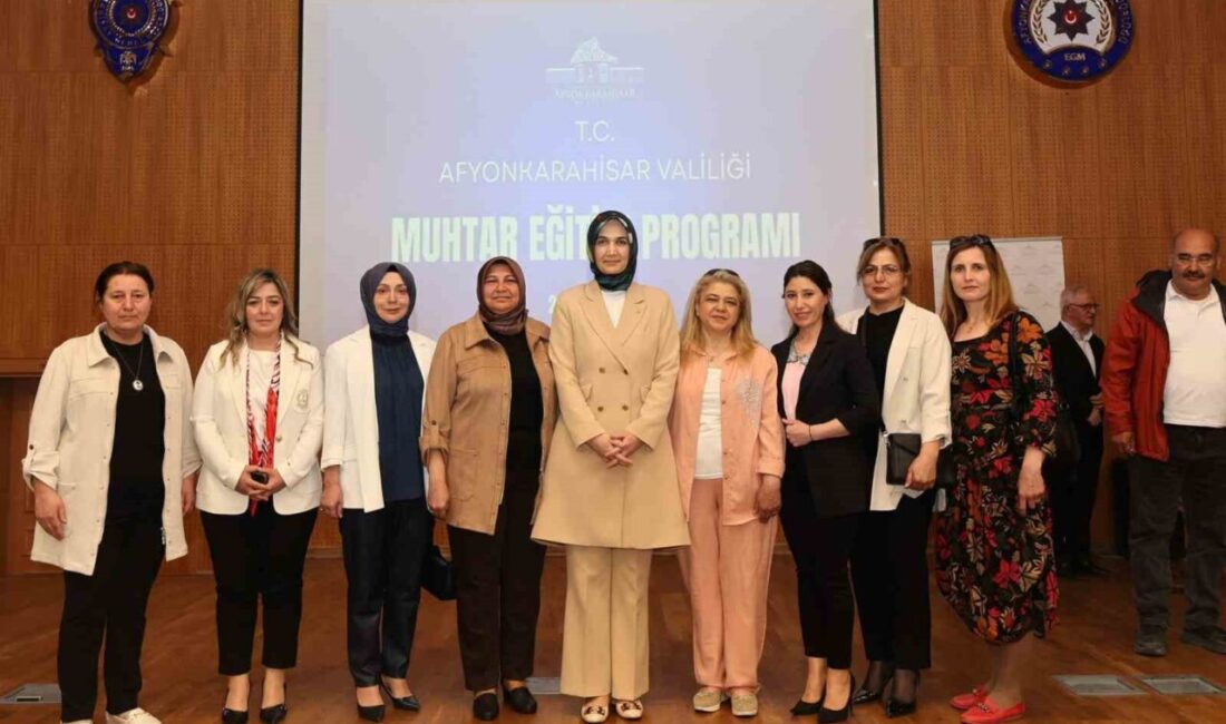 Afyonkarahisar’da düzenlenen Muhtar Eğitim Programı’na katılan Vali Doç. Dr. Kübra