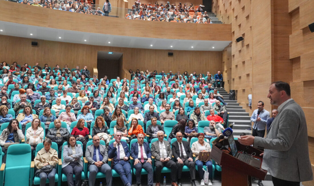 İZMİR (AA) – Yeşilay Genel Başkanı Mehmet Dinç, İzmir'de "Narrative