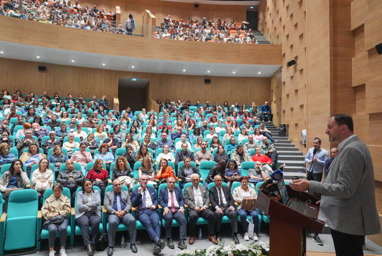 İZMİR (AA) – Yeşilay Genel Başkanı Mehmet Dinç, İzmir'de "Narrative