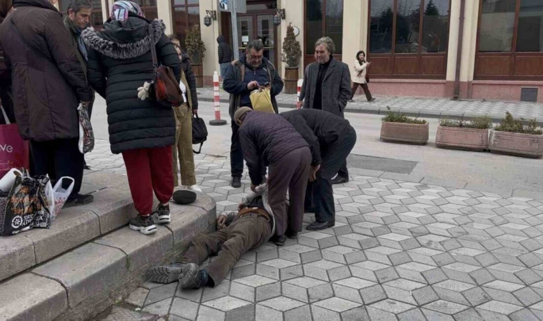 Eskişehir’de yolda yürüdüğü esnada kalp krizi geçiren ve çevredeki vatandaşlar