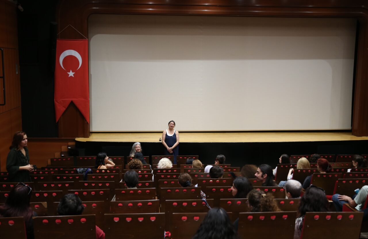 İZMİR (AA) – Kadın Yönetmenler Derneği tarafından bu yıl 8'incisi