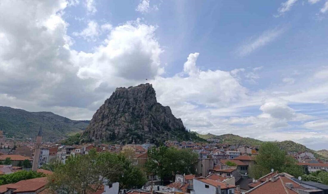 Yapılan meteorolojik değerlendirmelere göre, Afyonkarahisar’da yeni haftada parçalı bulutlu bir