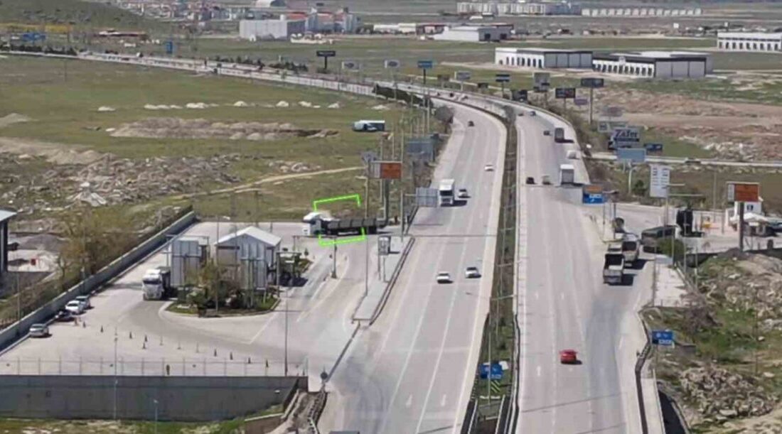 Afyonkarahisar’da havadan yapılan denetimlerde, yük taşıma kurallarını ihlal eden kamyon
