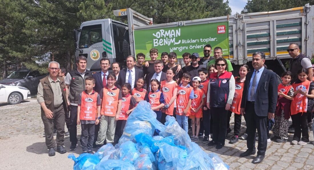 AFYONKARAHİSAR (AA) – Afyonkarahisar'da "Orman Benim" uygulaması kapsamında çevre temizliği