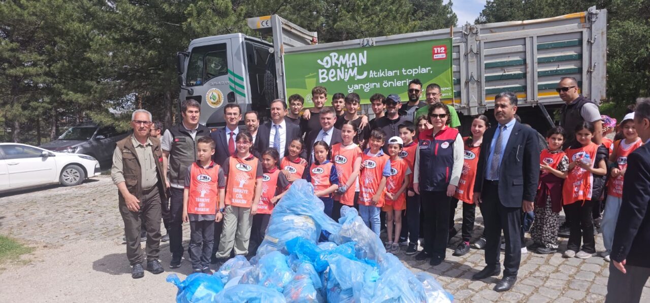 AFYONKARAHİSAR (AA) – Afyonkarahisar'da "Orman Benim" uygulaması kapsamında çevre temizliği