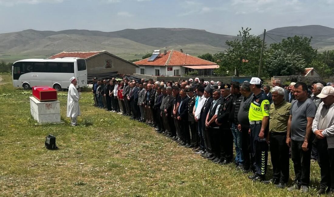 Afyonkarahisar’da vefat eden 71 yaşındaki Kıbrıs Gazisi Mustafa Sarıtaş, askeri