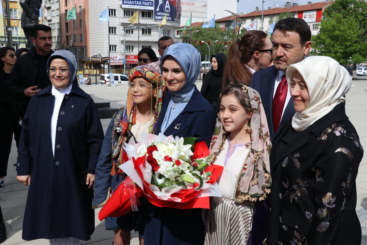 KÜTAHYA (AA) – Aile ve Sosyal Hizmetler Bakanı Mahinur Özdemir