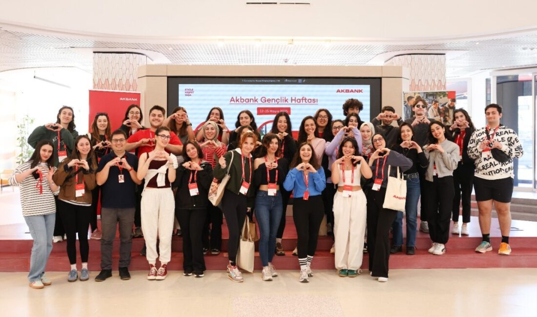 - Akbank İnsan ve Kültür Genel Müdür Yardımcısı Pınar Anapa:
-