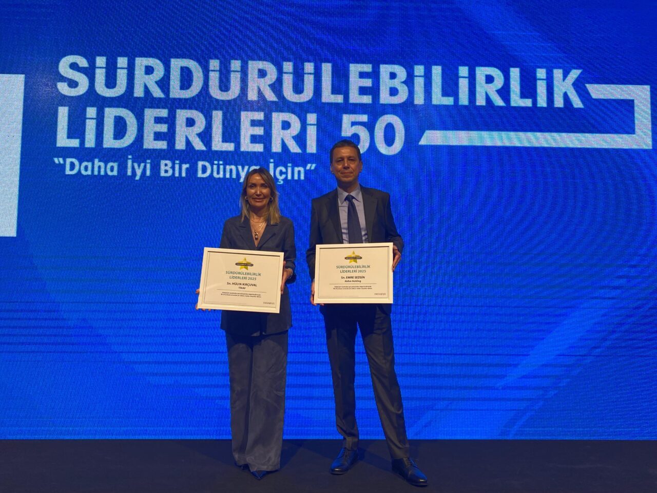 - Emre Sezgin ile Hülya Kırçuval'a ödülleri, İstanbul'da düzenlenen törenle
