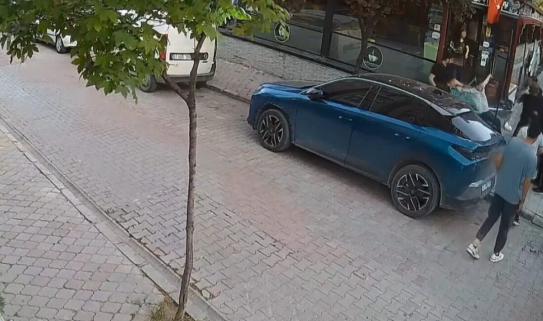Afyonkarahisar’da alkollü olarak gittiği kafede çevresini rahatsız ettiği için uyarılan