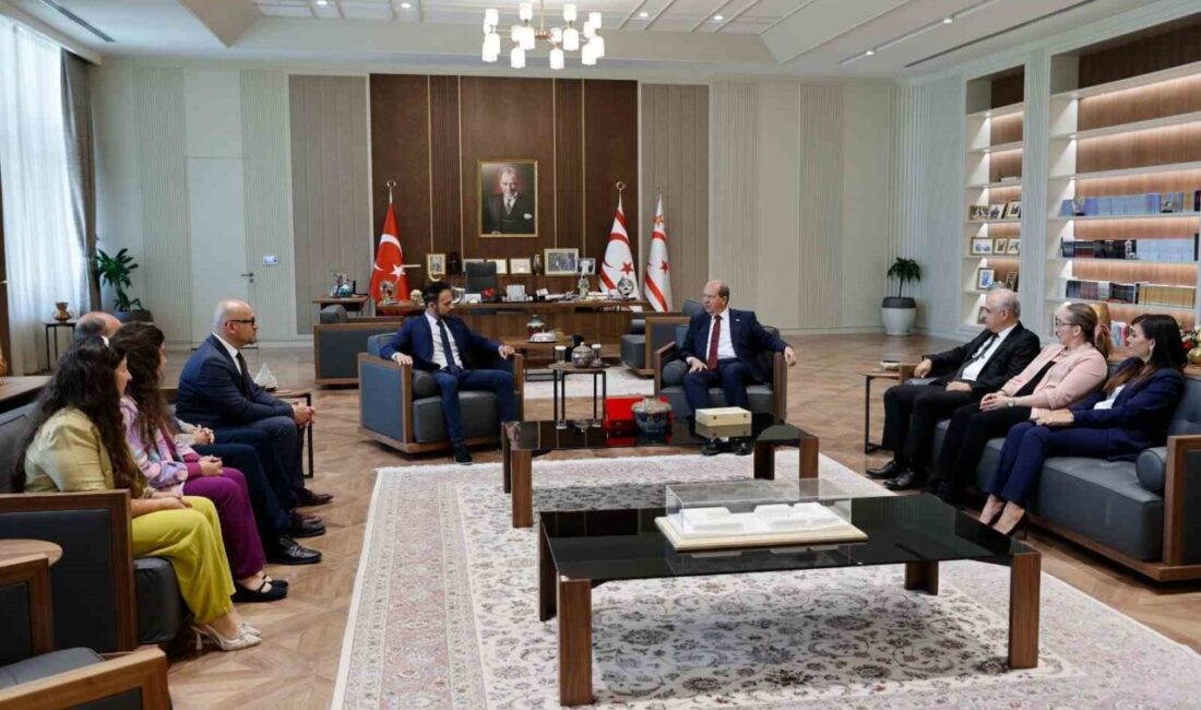Anadolu Üniversitesi Açıköğretim Fakültesi Dekanı Prof. Dr. Aras Bozkurt, Yakın