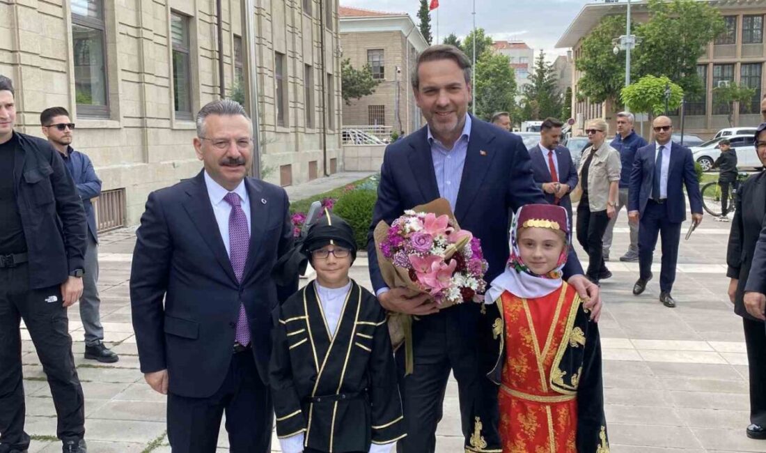 Eskişehir’e gelen Enerji ve Tabii Kaynaklar Bakanı Alparslan Bayraktar, Eskişehir