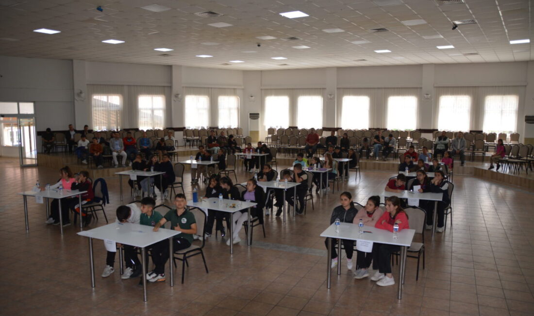 UŞAK (AA) – Uşak'ın Banaz ilçesinde öğrencilerin kitap okuma eğilimlerini