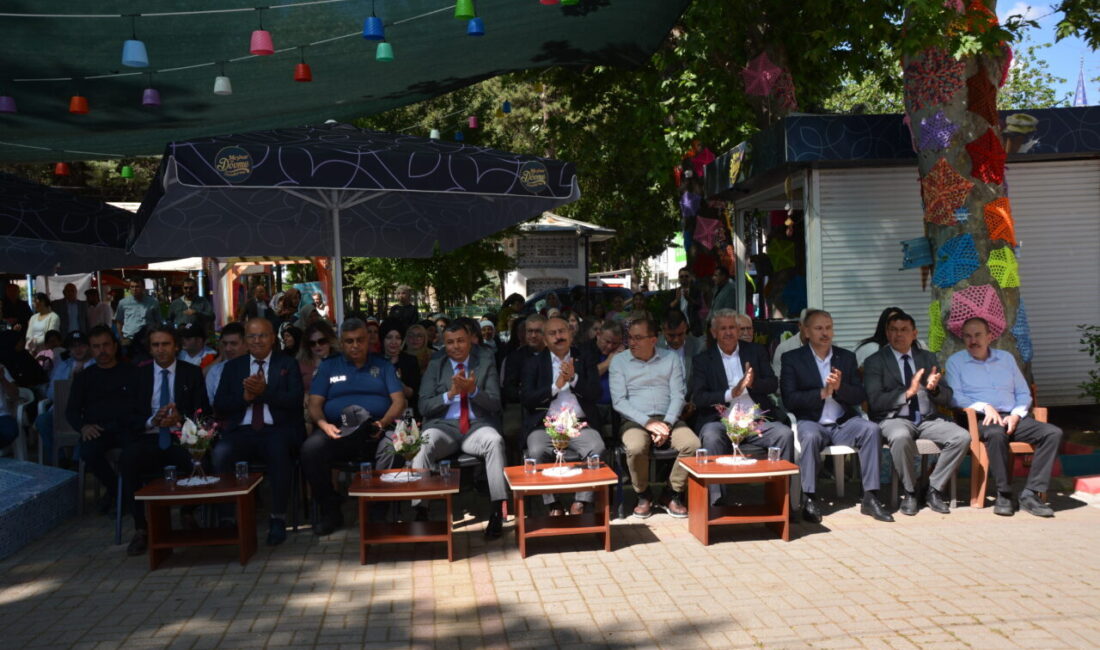 UŞAK (AA) – Uşak'ın Banaz ilçesinde Hayat Boyu Öğrenme Haftası