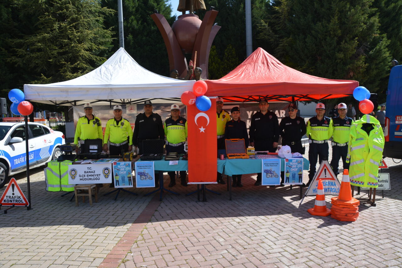 UŞAK (AA) – Uşak'ın Banaz ilçesinde Karayolu Trafik Güvenliği Günü