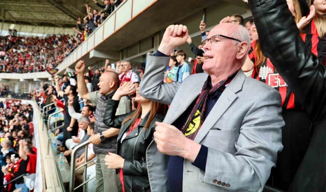 Odunpazarı Belediye Başkanı Kazım Kurt, Eskişehirspor’un Mezitli 33 Spor ile