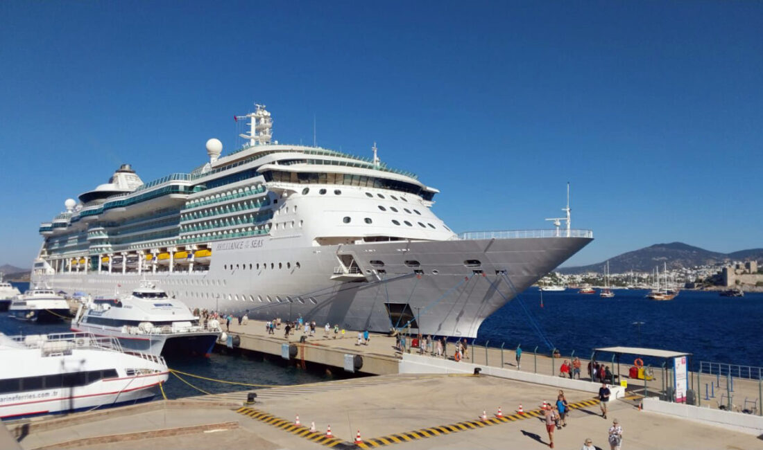 MUĞLA (AA) – Bahamalar bayraklı "Brilliance Of The Seas" isimli