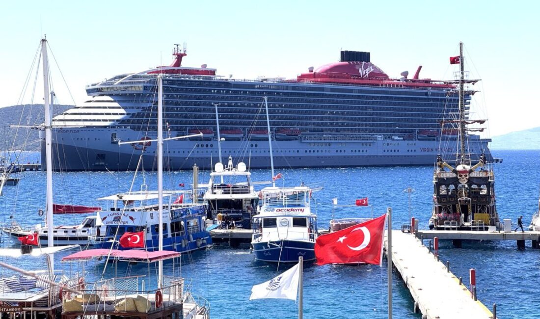 MUĞLA (AA) – Bahamalar bayraklı "Resilient Lady" isimli kruvaziyer, 2