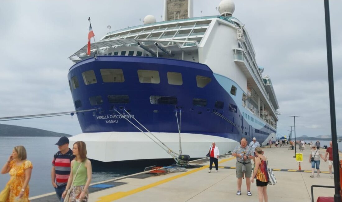 MUĞLA (AA) – Bahamalar bayraklı "Marella Discovery 2" isimli kruvaziyer,