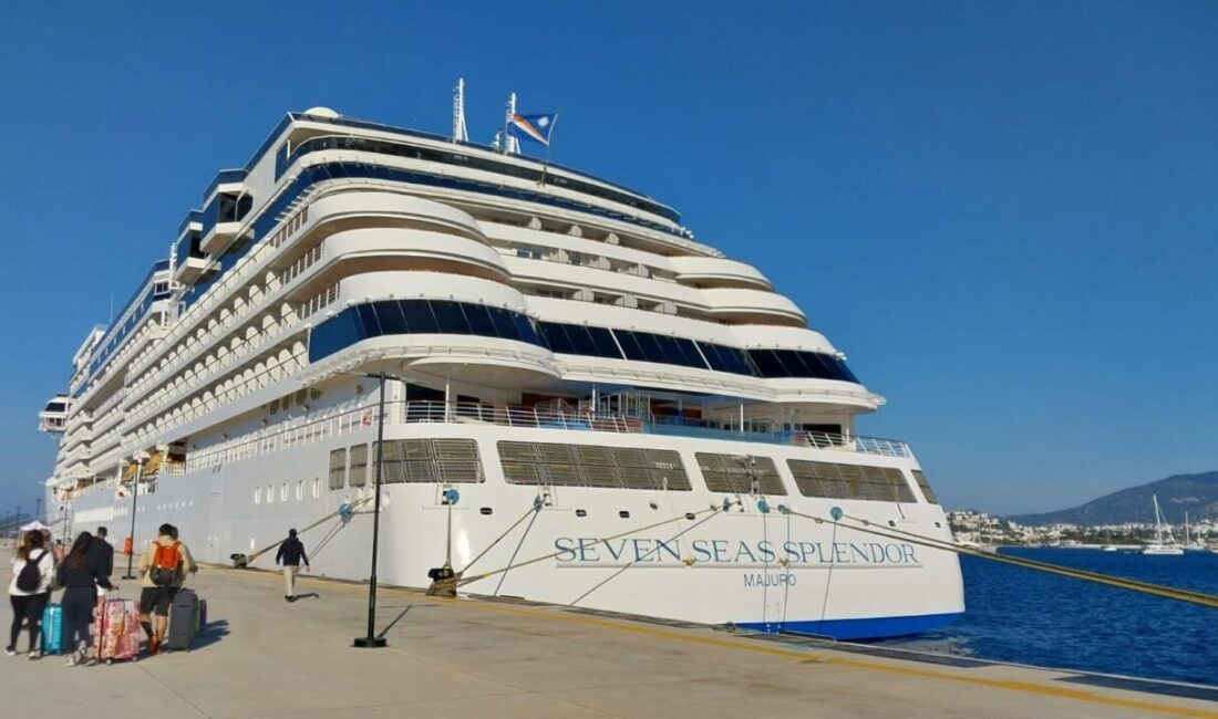 MUĞLA (AA) – Muğla'nın Bodrum ilçesine "Seven Seas Splendor" isimli