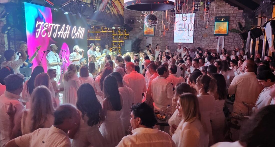 MUĞLA (AA) – Bodrum Engeliler Sağlık Vakfı yararına 5. Beyaz