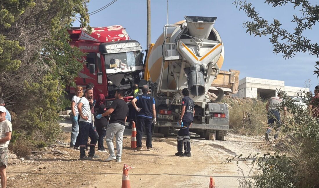 MUĞLA (AA) – Muğla'nın Bodrum ilçesinde beton mikseri ile kamyonetin