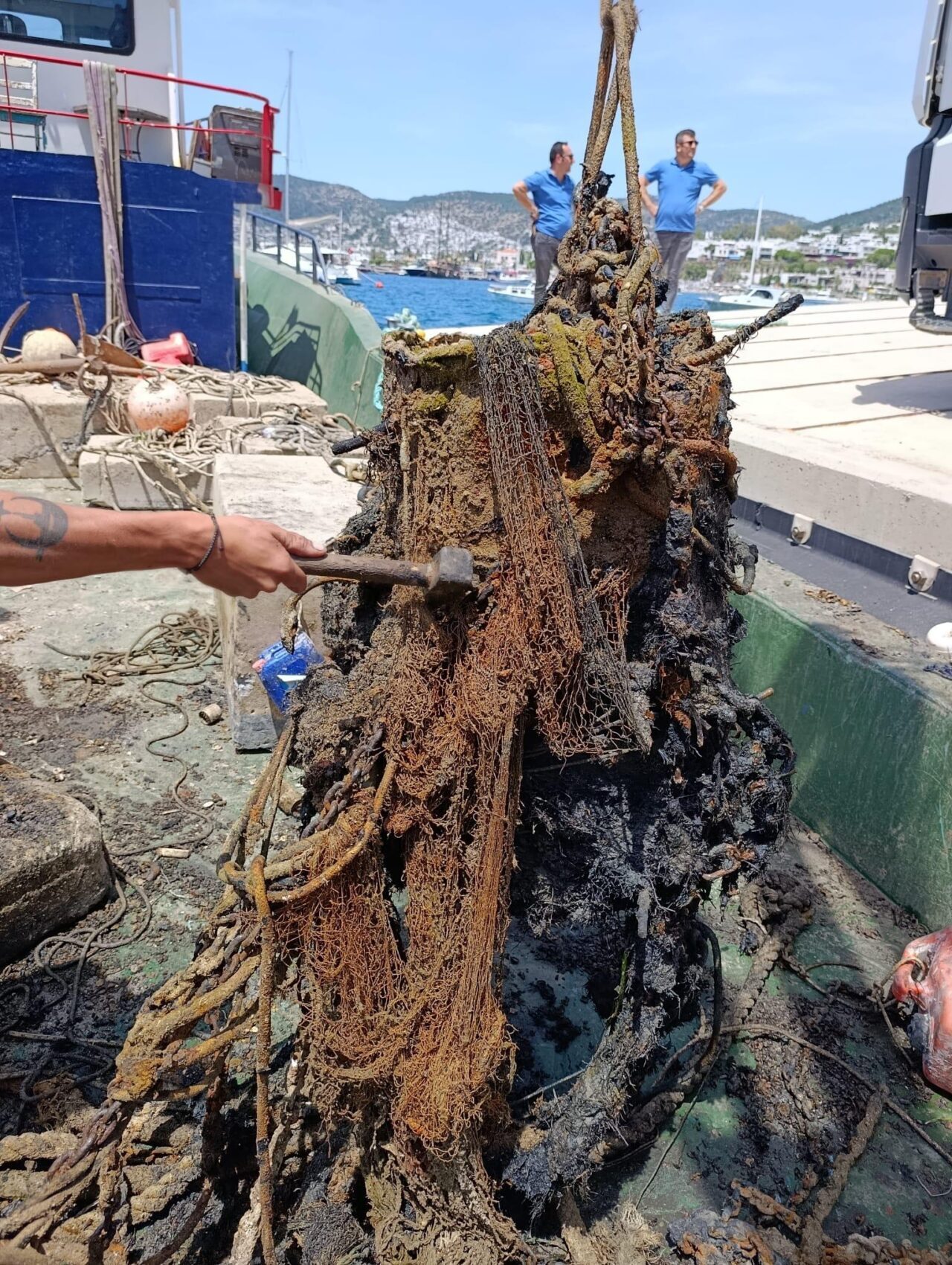 MUĞLA (AA) – Muğla'nın Bodrum ilçesinde, deniz dibinden 30 ton