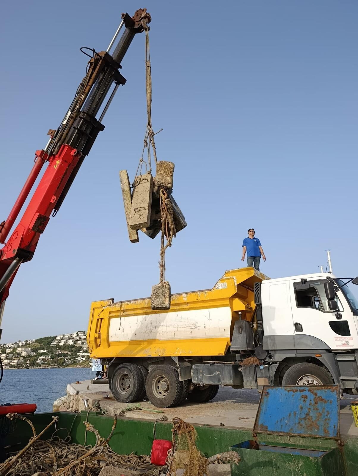 MUĞLA (AA) – Muğla’nın Bodrum ilçesinde deniz dibinden 45 ton