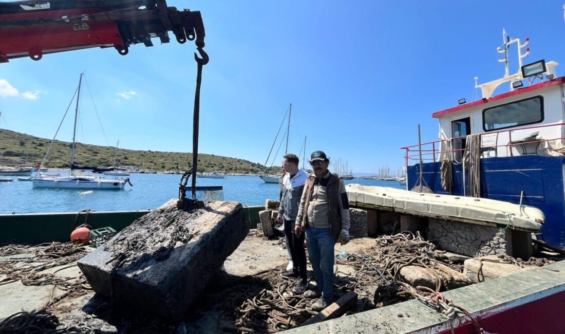 MUĞLA (AA) – Muğla'nın Bodrum ilçesinde denizdeki tonozlar ve atıklar,
