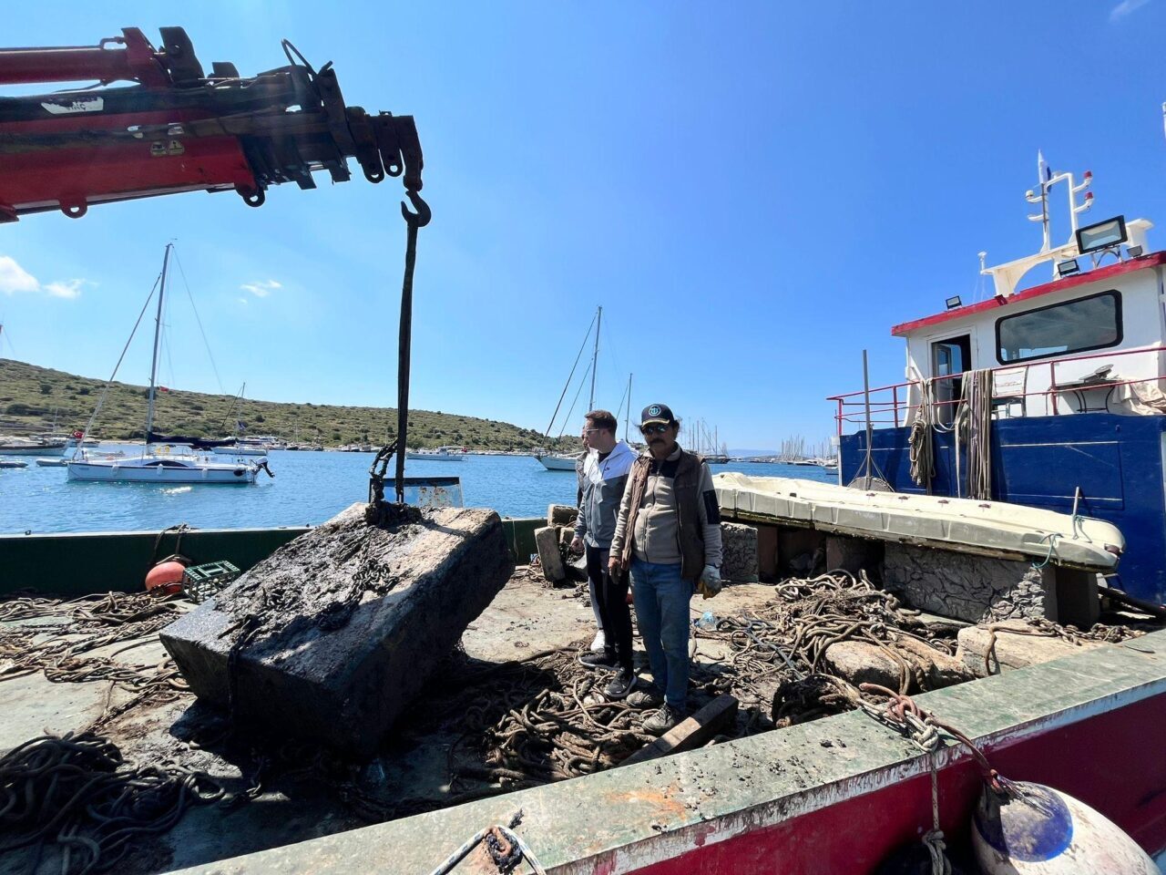 MUĞLA (AA) – Muğla'nın Bodrum ilçesinde denizdeki tonozlar ve atıklar,