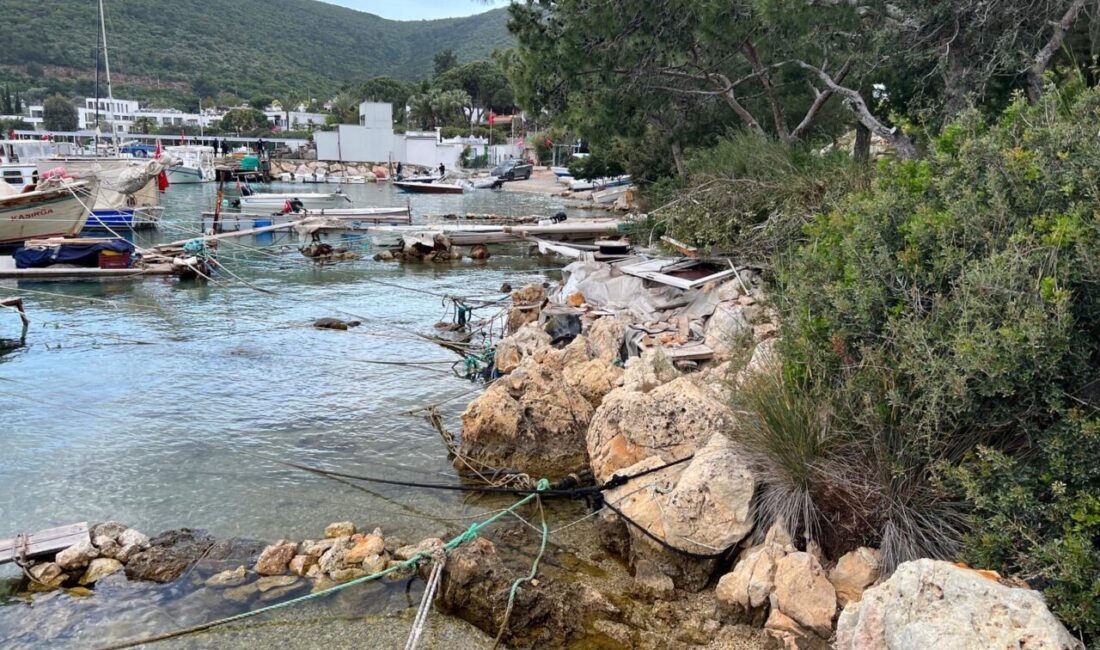MUĞLA (AA) – Muğla'nın Bodrum ilçesinde denizdeki tonozlar ve terk