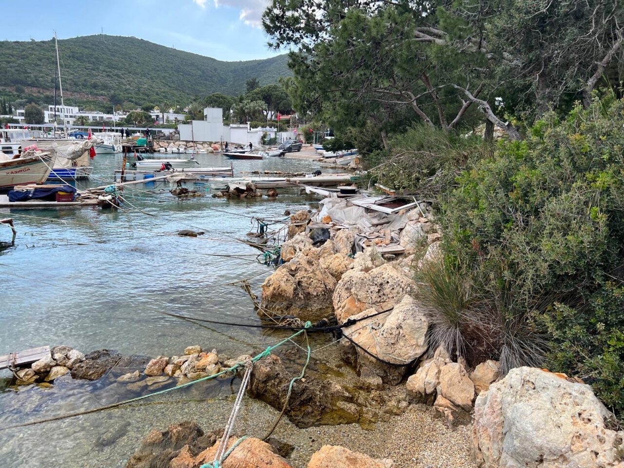 MUĞLA (AA) – Muğla'nın Bodrum ilçesinde denizdeki tonozlar ve terk
